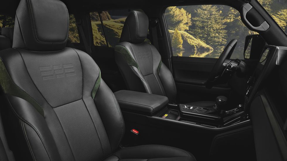 Lexus GX 550 2025: “M&atilde;nh Th&uacute; Off-Road” Hạng Sang – Bảng Gi&aacute; & Đ&aacute;nh Gi&aacute; Chi Tiết