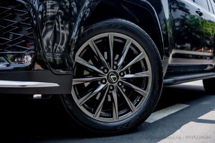 Lexus LX600