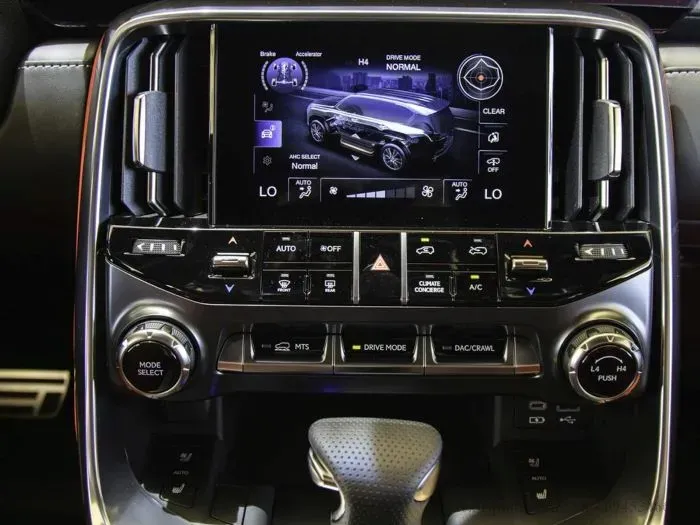 Lexus LX600