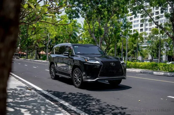 Lexus LX600
