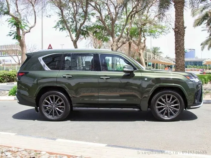Lexus LX600