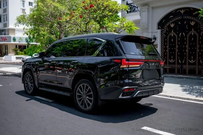 Lexus LX600
