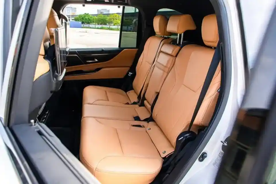 lx600-urban-noi-that-lexus-lx-600-03-301490j-1