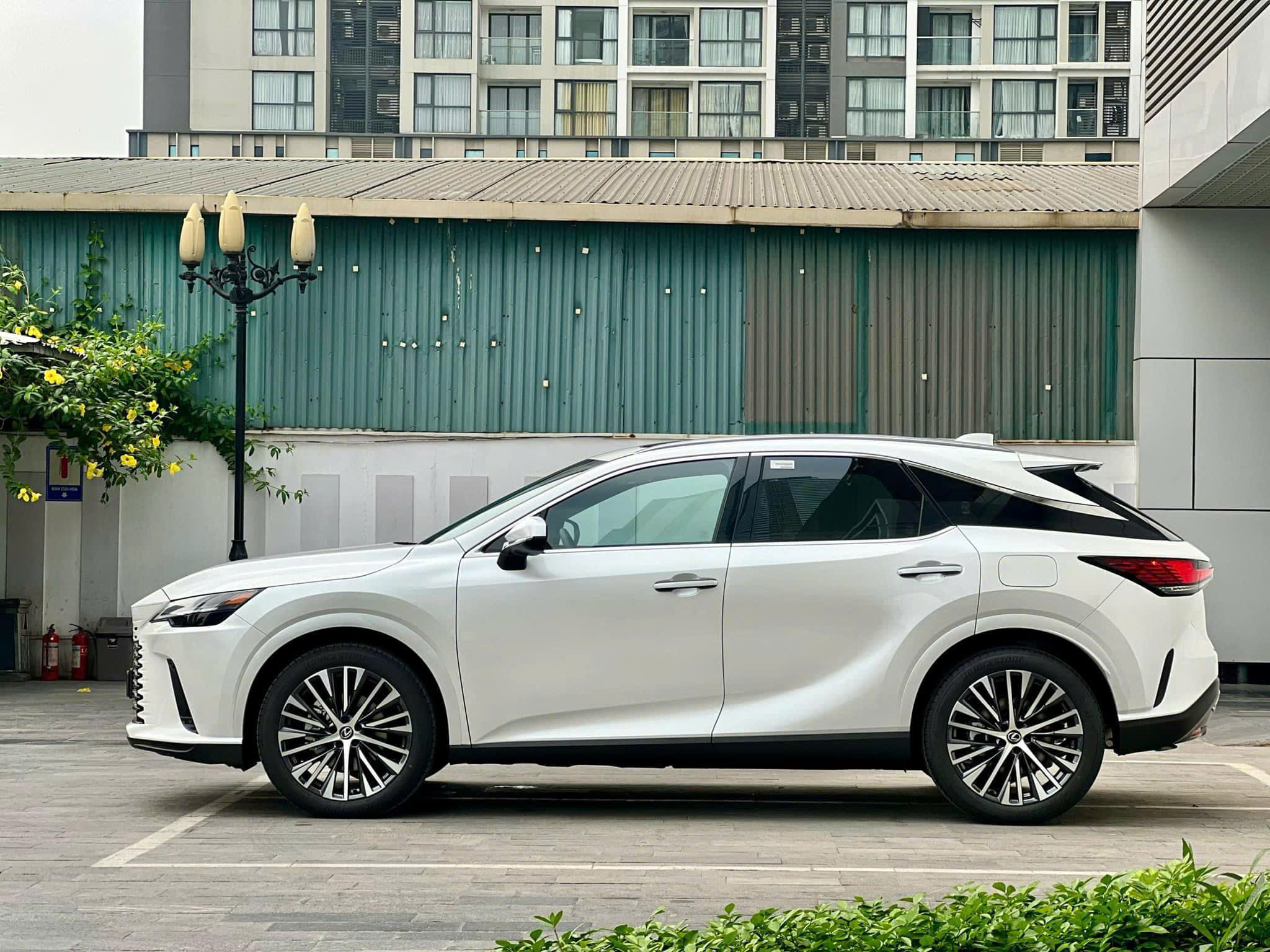 Th&acirc;n xe Lexus RX 350