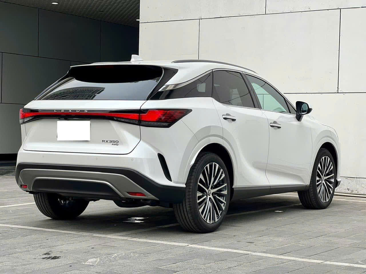 Đu&ocirc;i xe Lexus RX 350